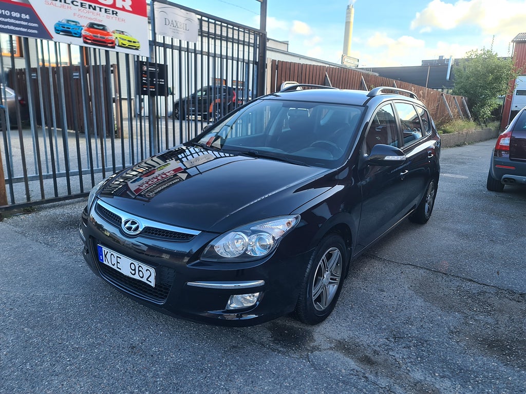 Hyundai i30 cw 1.6  Automat , Drag 