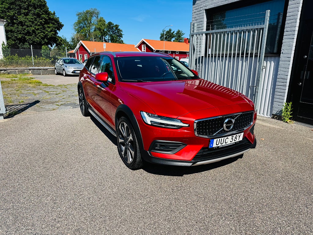 Volvo V60 Cross Country D4 190HK AWD AUTOMAT / NAVI / DRAG / VÄRMARE 
