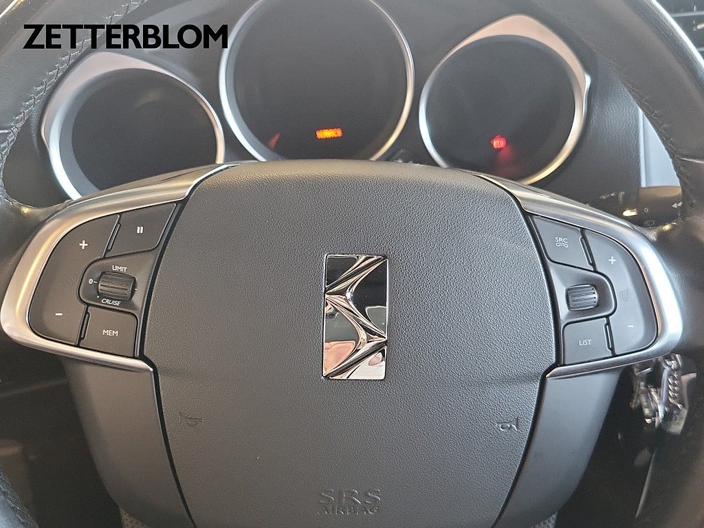 Halvkombi DS DS4 12 av 14