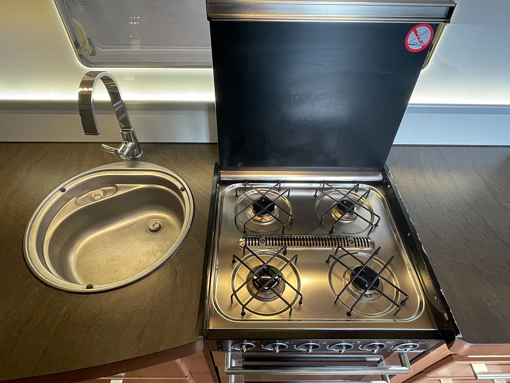 Kabe Royal 780 ETDL KS E2 / ALDE / Elektriska stödben / Förtält / Lån - Kabe