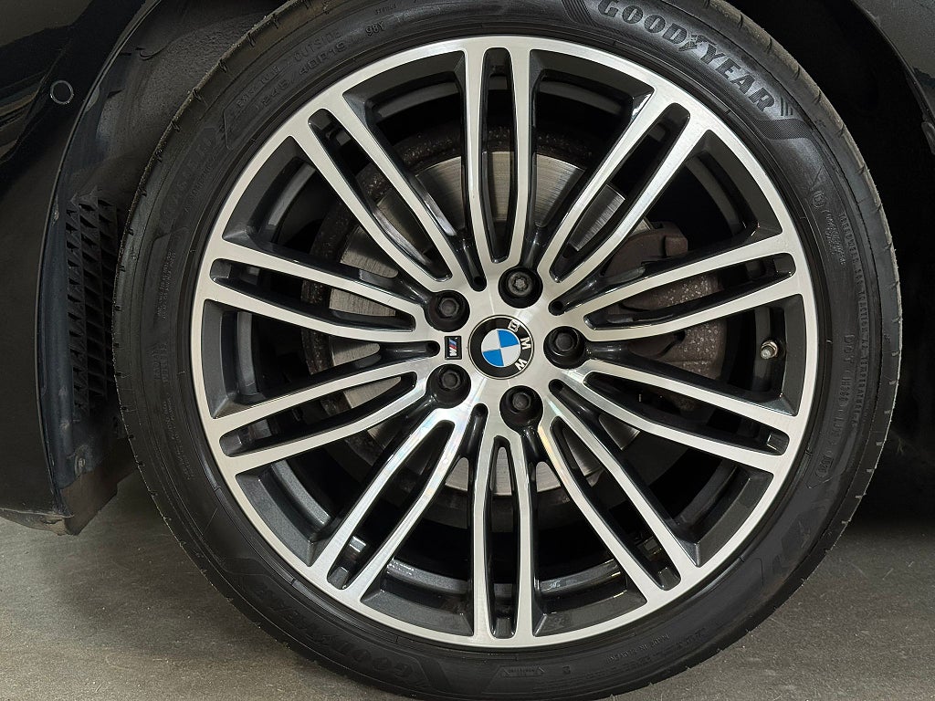 BMW 520d xDrive *3,99%* M Sport 19" Värmare Navi Kamera Drag