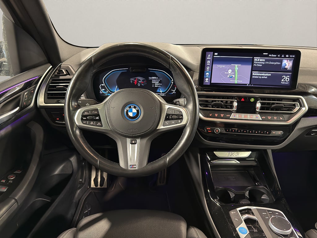 BMW iX3 M Sport Glastak Cockpit Läder Drag - bild 5