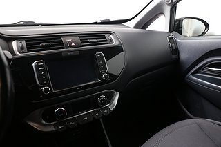 Halvkombi Kia Rio 10 av 21