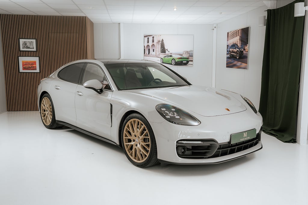 Porsche Panamera 4 E-Hybrid / Facelift / Sv-såld / Massagestolar