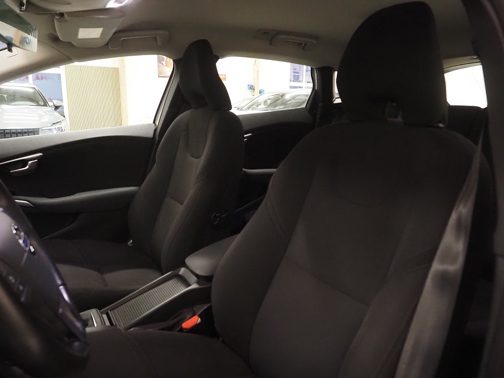 Volvo V40 T2 122hk Kinetic P-Värmare Kamrem bytt 2016