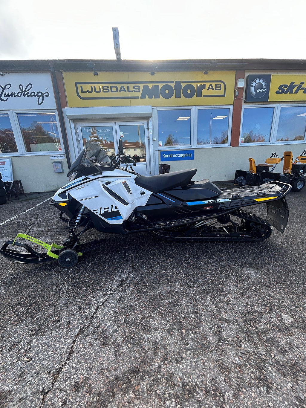 Ski-Doo Backcountry 146" E-tec 600R