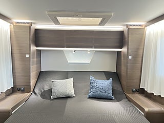 Husbil-halvintegrerad Adria CORAL SUPREME MB 670 DC 18 av 23
