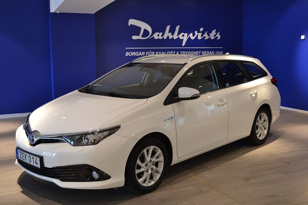 Toyota Auris Touring Sports Hybrid Active Webasto Värmare 136hk Backkamera V-