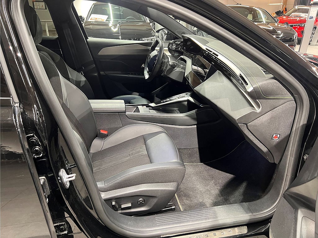 Bild på Peugeot 408 GT 1.2 PT 130hk Aut - B-KAMERA, NAVI, CARPLAY