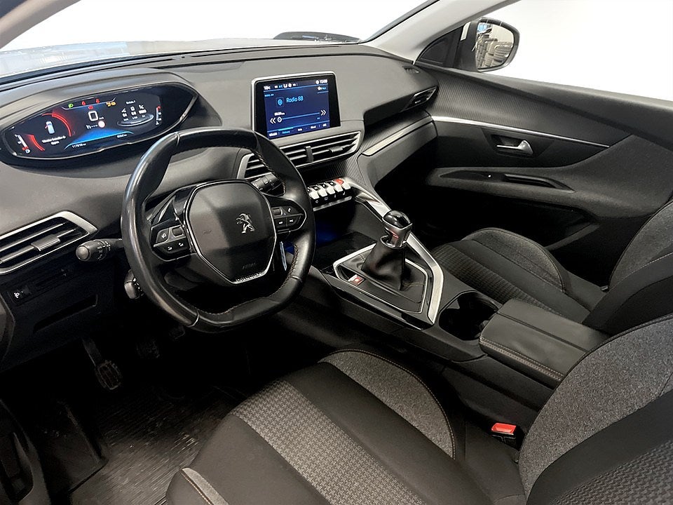 Bild på Peugeot 3008 Active 1.2 PT 130hk - FARTHÅLLARE