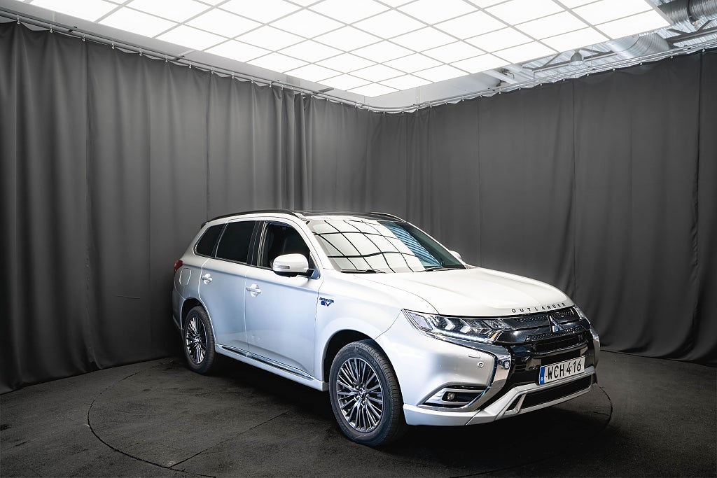 Mitsubishi Outlander PHEV Plug-in AWD S-Edition PANO DRAG LÄDER 360° ELSTOL