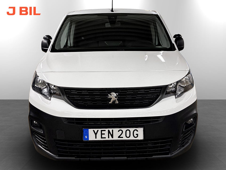 Bild på Peugeot Partner PRO 1.5 BHDi 130hk Aut L2 P-SENSORER CARPLAY