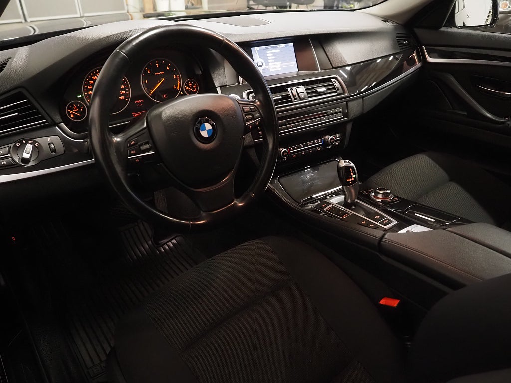 BMW 520d xDrive 184hk Sedan Automat P-Sensorer HiFi 2014