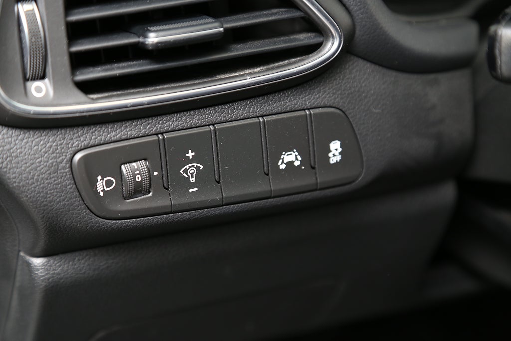 Hyundai i30 1,6 CRDi 110hk Comfort Eco Kombi 1ägare Motorv Drag 2018