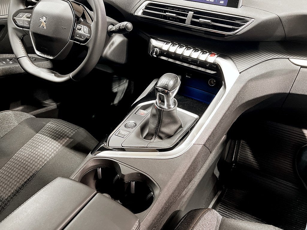 Bild på Peugeot 5008 Active 1.2 PT 130hk - P-SENSORER, CARPLAY