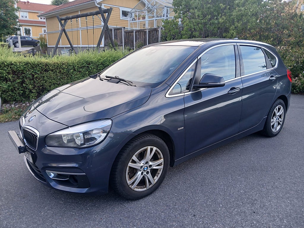 BMW 220D xDrive 190hp panoramatak skinn Luxury Euro 6