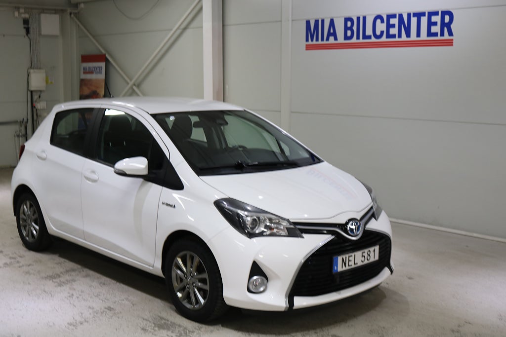 Toyota Yaris Hybrid  / Lågmil  / Bak kamera /Ny servad 