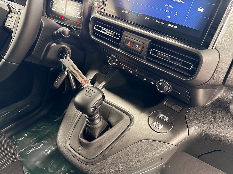 Bild på Opel Combo + 100hk L2 - OMGÅENDE LEVERANS!