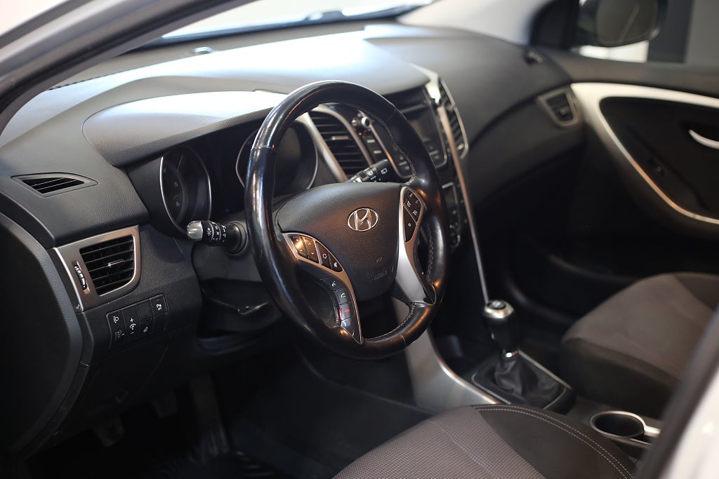 Hyundai i30 1.6 CRDi *3,99%*Business Rattvärme Drag 1 ägare