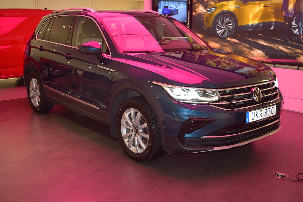 Volkswagen Tiguan 2.0 TDI 4Motion Elegance Värmare/Drag/Led-Martrix