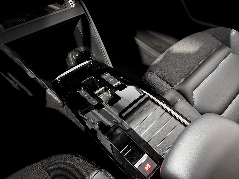 Bild på Citroën C4-X Shine 1.2 PT 130hk Aut B-KAMERA RATTVÄRME