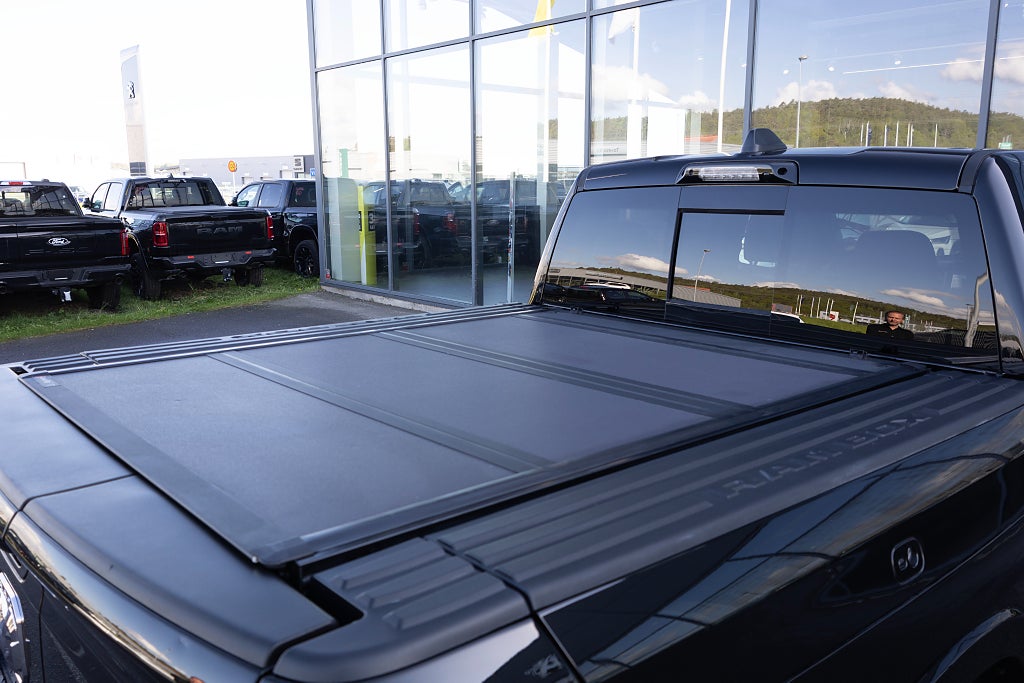 RAM 1500 Crew Cab 5.7 V8 HEMI Limited Rambox Multilucka BAKFlip