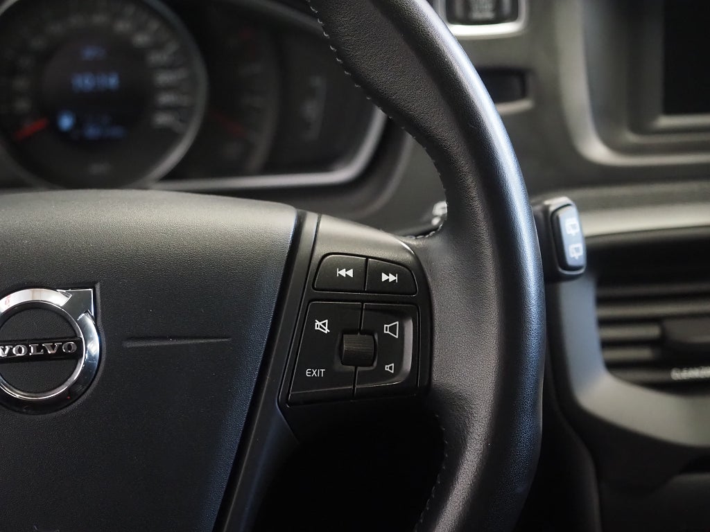 Volvo V40 D2 Business 120hk Drag P-Sen VOC D-Värm 2018