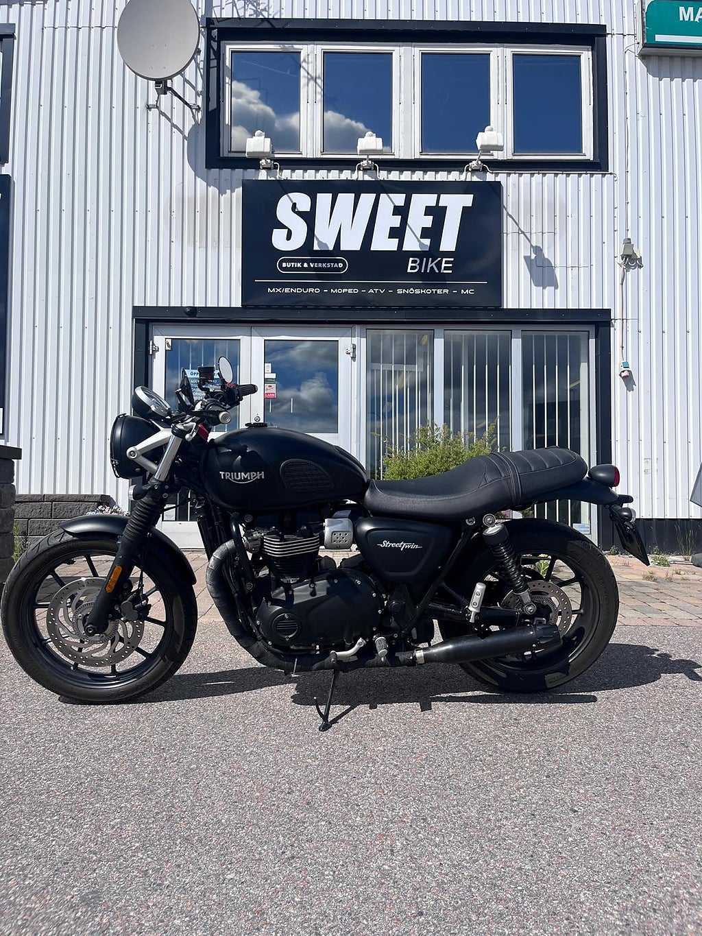 Triumph Street Twin 