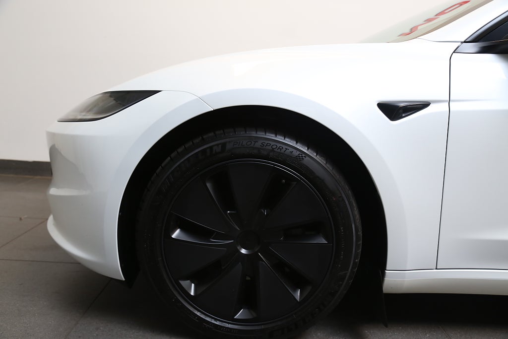 Tesla Model 3 Standard Range Highland Autopilot Panorama Facelift 2024