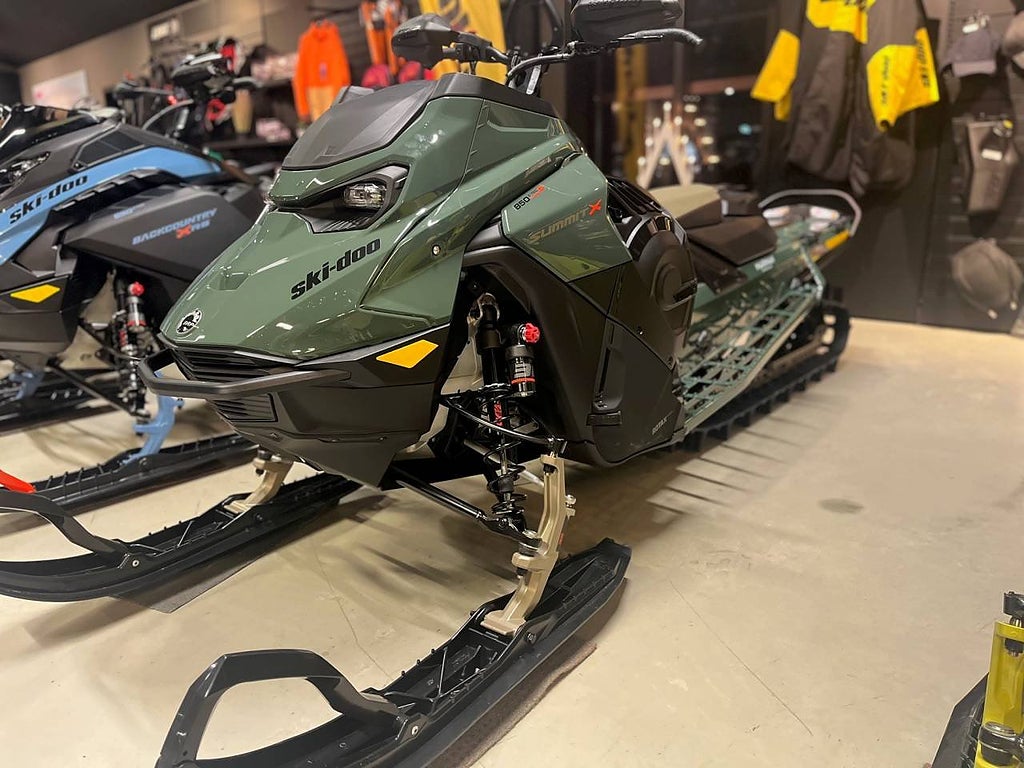 Ski-Doo Summit X Expert 850 Turbo R  -26 "Spara 22 500kr" 