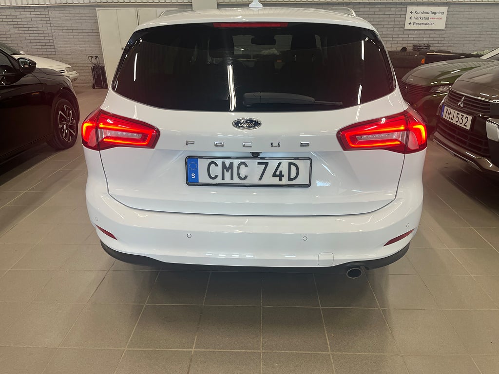 Ford Focus Kombi 1.0 EcoBoost Titanium Motorvärmare Vinterhjul  thumbnail