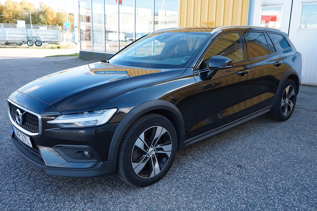 Volvo V60 Cross Country B4 AWD Adv Ed / SoV / Navi / Värmare