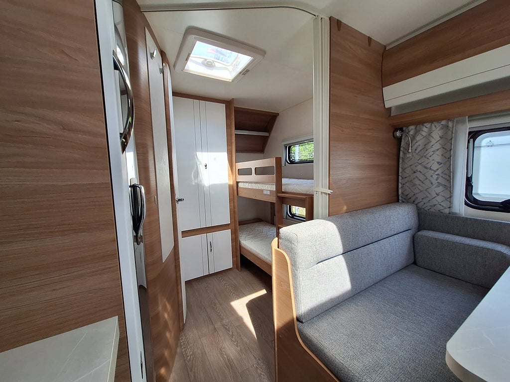 Hobby De Luxe 545 KMF Barnkammare, AC, Mover, Nytt Tält
