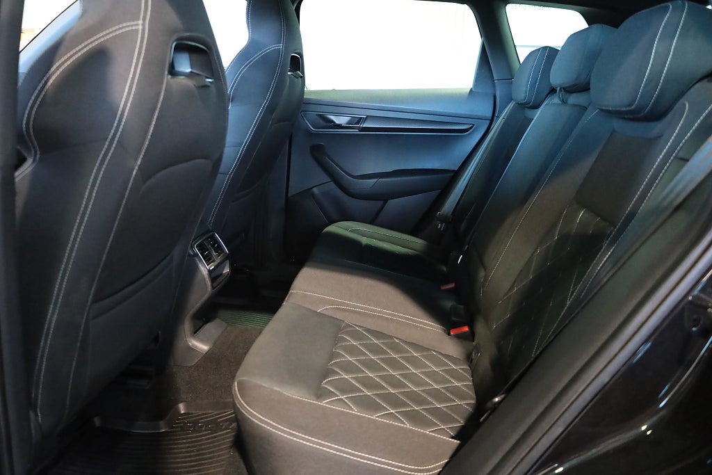 Skoda Karoq 2.0 TSI Sportline 4x4 AUT Drag Värmare Kamera Canton 2019