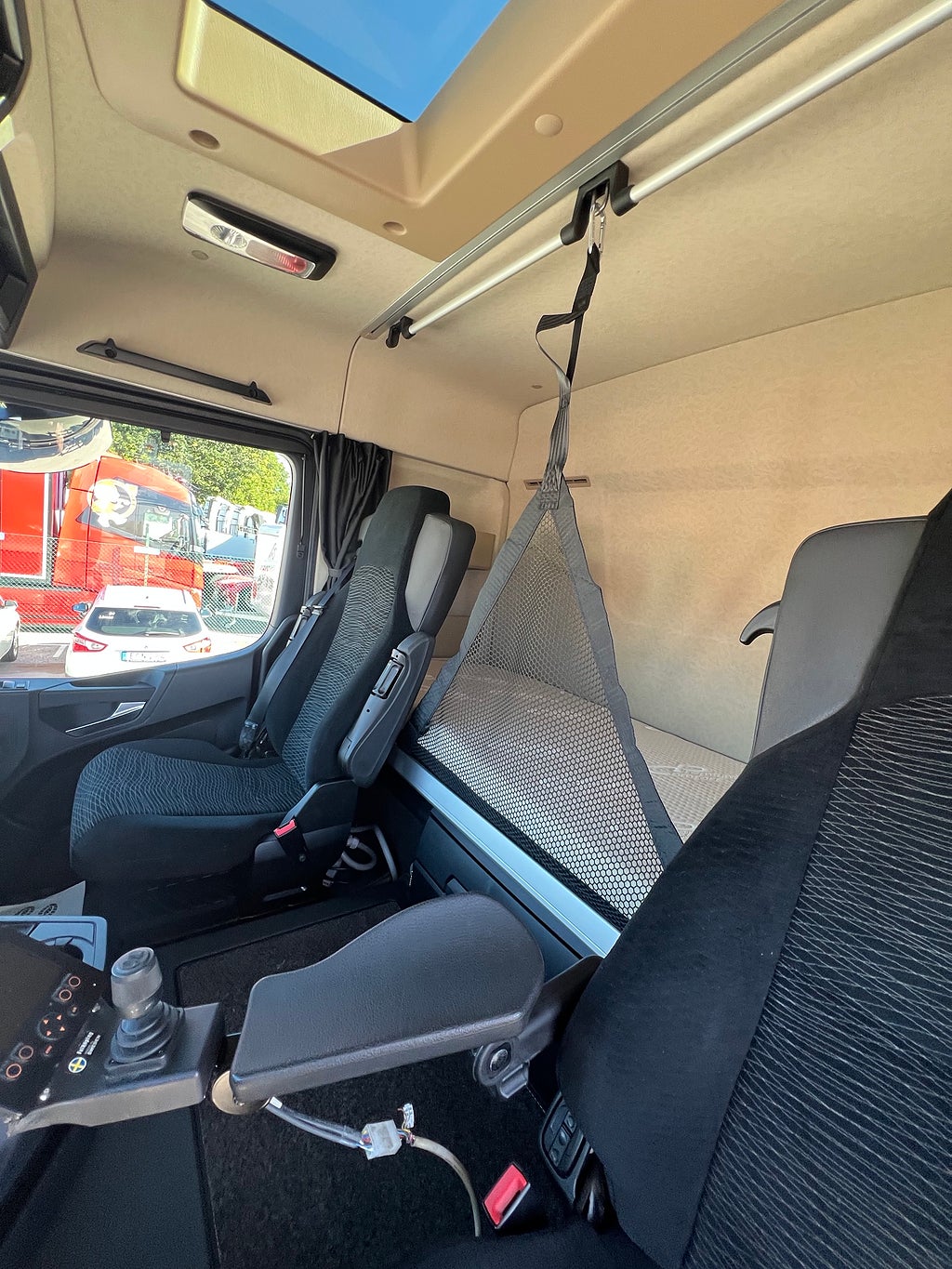 Mercedes-Benz Arocs 3251 Tridem Lastväxlare, Fullt Plogutrustad
