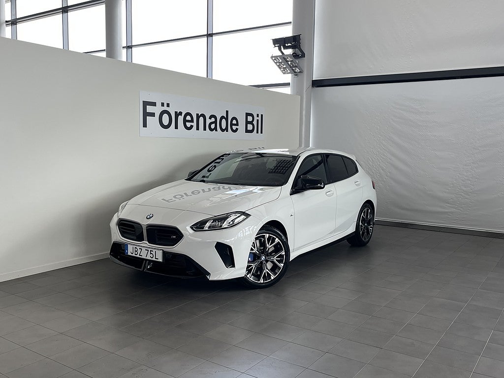 BMW M135i xDrive fr. 3.997 kr/mån H/K 18" Rattvärme Sportstol 