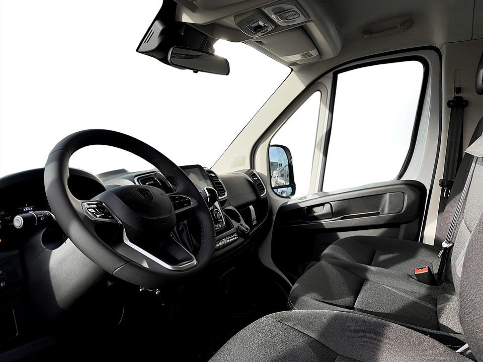 Bild på Peugeot Boxer DH Flak L3050 180hk Aut - OMGÅENDE LEVERANS!