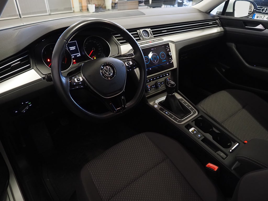 Volkswagen Passat Sportscombi 1.6 TDI 120hk Drag D-Värmare Kamera 2018
