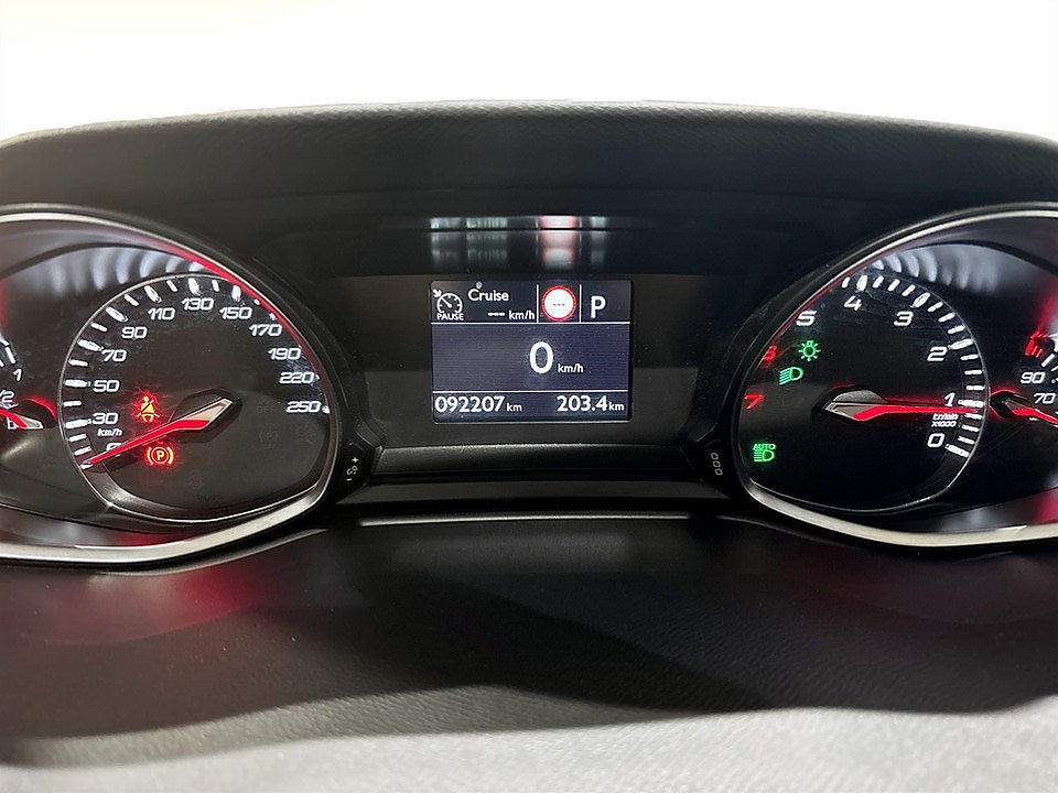 Bild på Peugeot 308 5D Allure 1.2 PT 130hk Aut - CARPLAY, BACKSENSORER