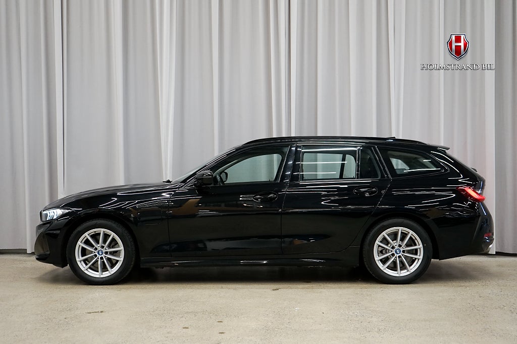 BMW 330e xDrive Touring Drag Värme Wscreen Rattvärme Carplay GPS