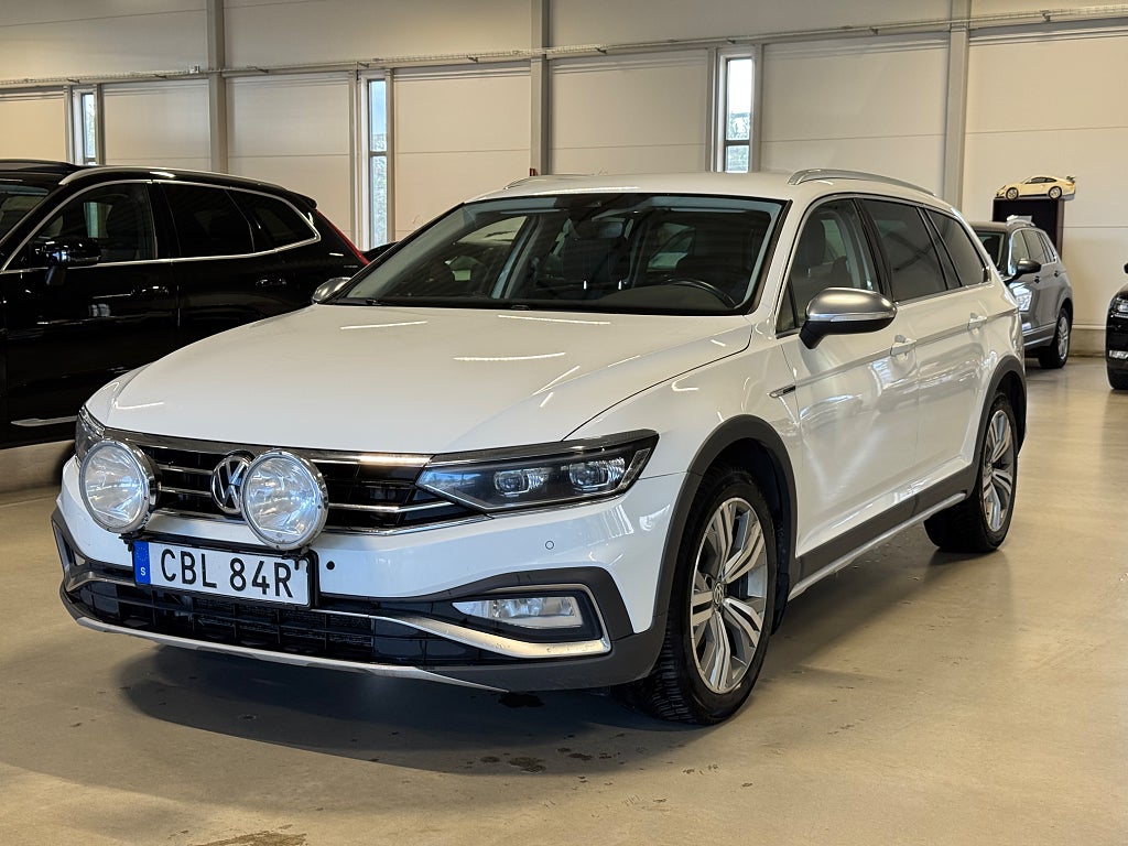 Volkswagen Passat Alltrack 2.0 TDI AUT DRAG D-VÄRMARE S&V HJUL KAMERA ELBAKLUCLKA