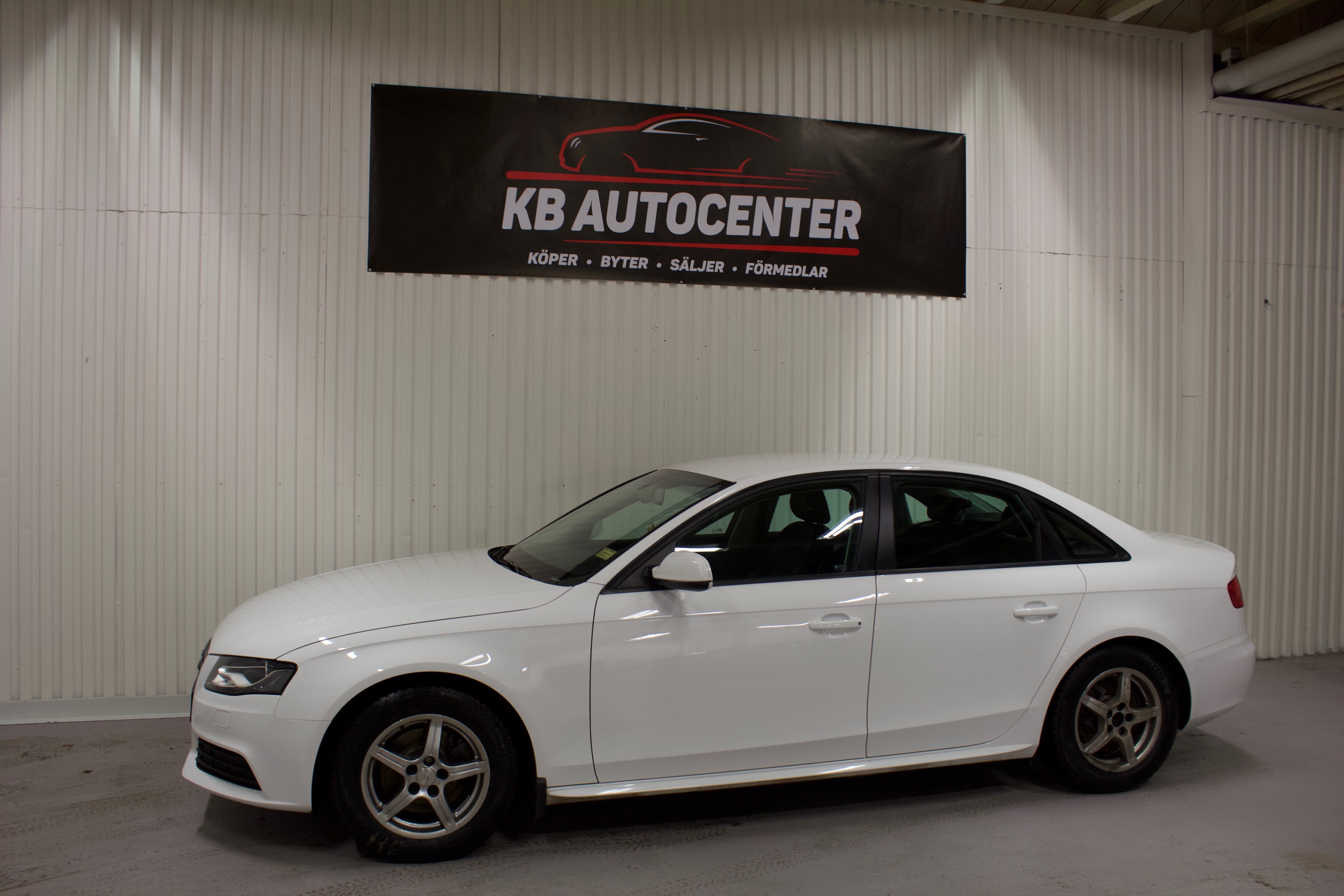 Audi A4 Sedan 2.0 TDI 2012, photo 2/55