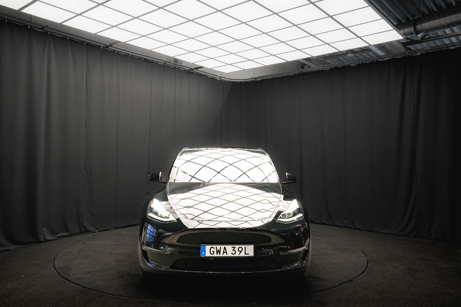 Tesla Model Y Long Range AWD DRAG PANO KAMERA 94.2%SoH 1-ÄGARE MOMS 2024 - miniatyr 4