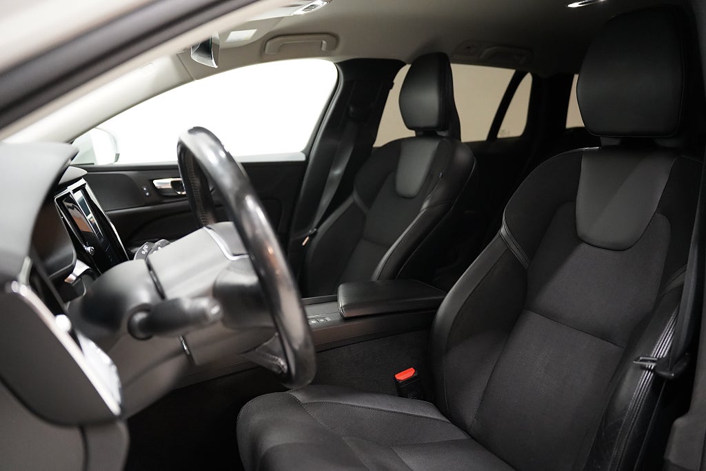 Volvo V60 Cross Country D4 AWD 190hk Momentum D-värm Drag VOC P-sens MOMS