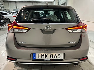 Toyota Auris 1.6 D-4D Active Mvärm Kamera Kamkedja S/V-hjul