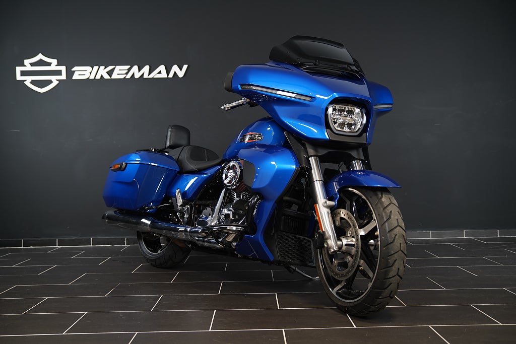 Harley-Davidson FLHX Street Glide Screamin' Eagle Bänkad ! 