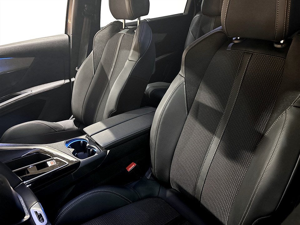 Bild på Peugeot 5008 GT Black Pack 1.2 PT 130hk Aut - B-KAMERA, EN ÄGARE