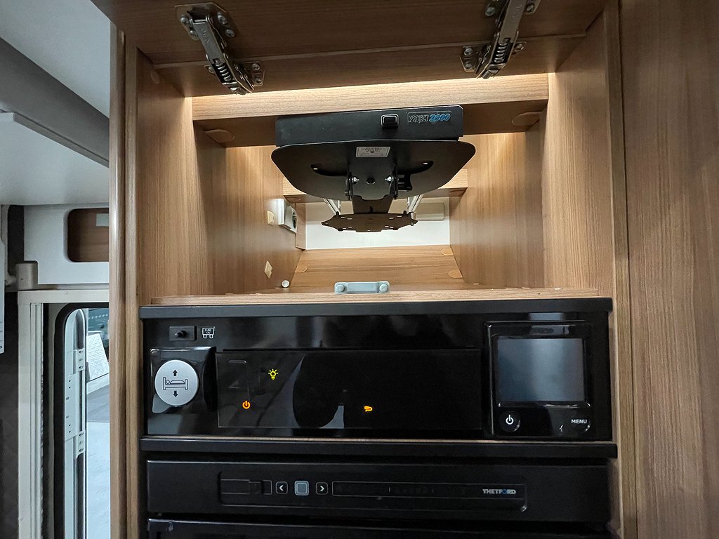 Adria Matrix Plus 670 SC /Taksäng/ALDE/5 bältad/160hk/Queen - Adria