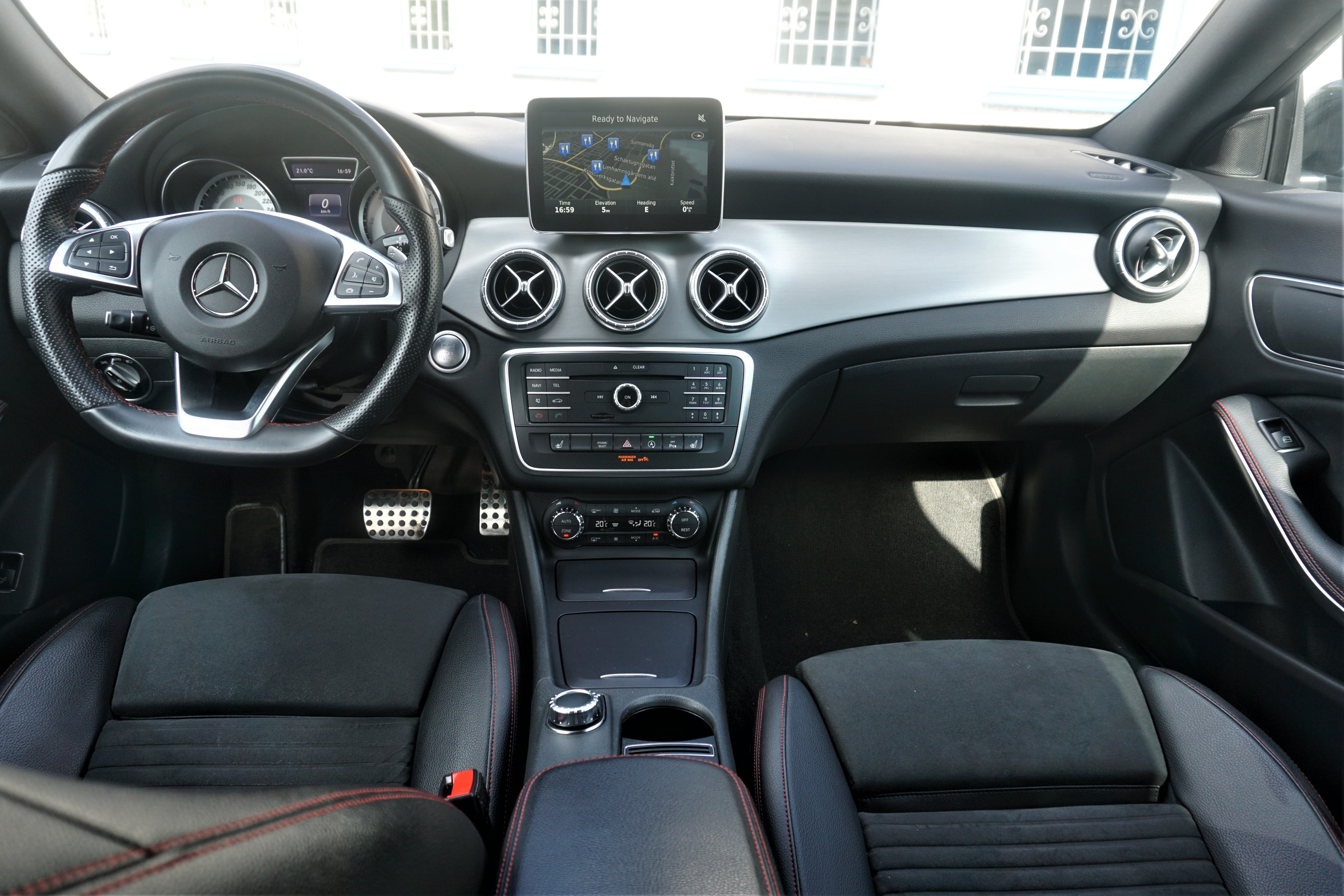 Mercedes-Benz CLA 2016, photo 2/33