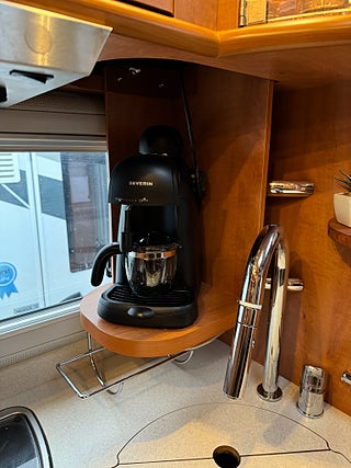 Husbil-halvintegrerad Carthago C-Line T4.9 180HK AUT 8 av 24